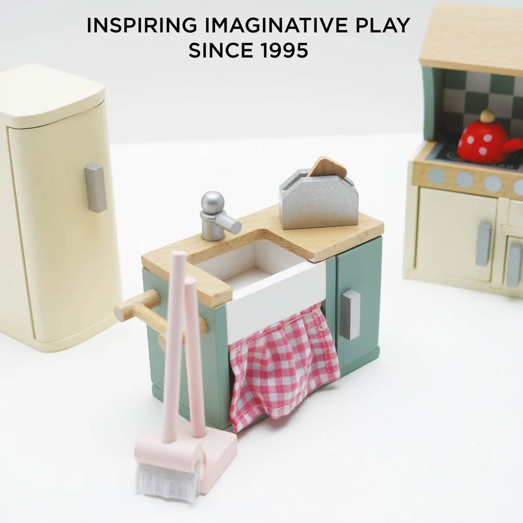 Le Toy Van - Wooden Dolls House Furniture - Kitchen 20pc set
