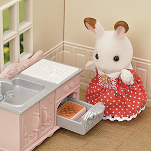 Sylvanian Families: Red Roof Cosy Cottage (incl Rabbit figure and accessories)