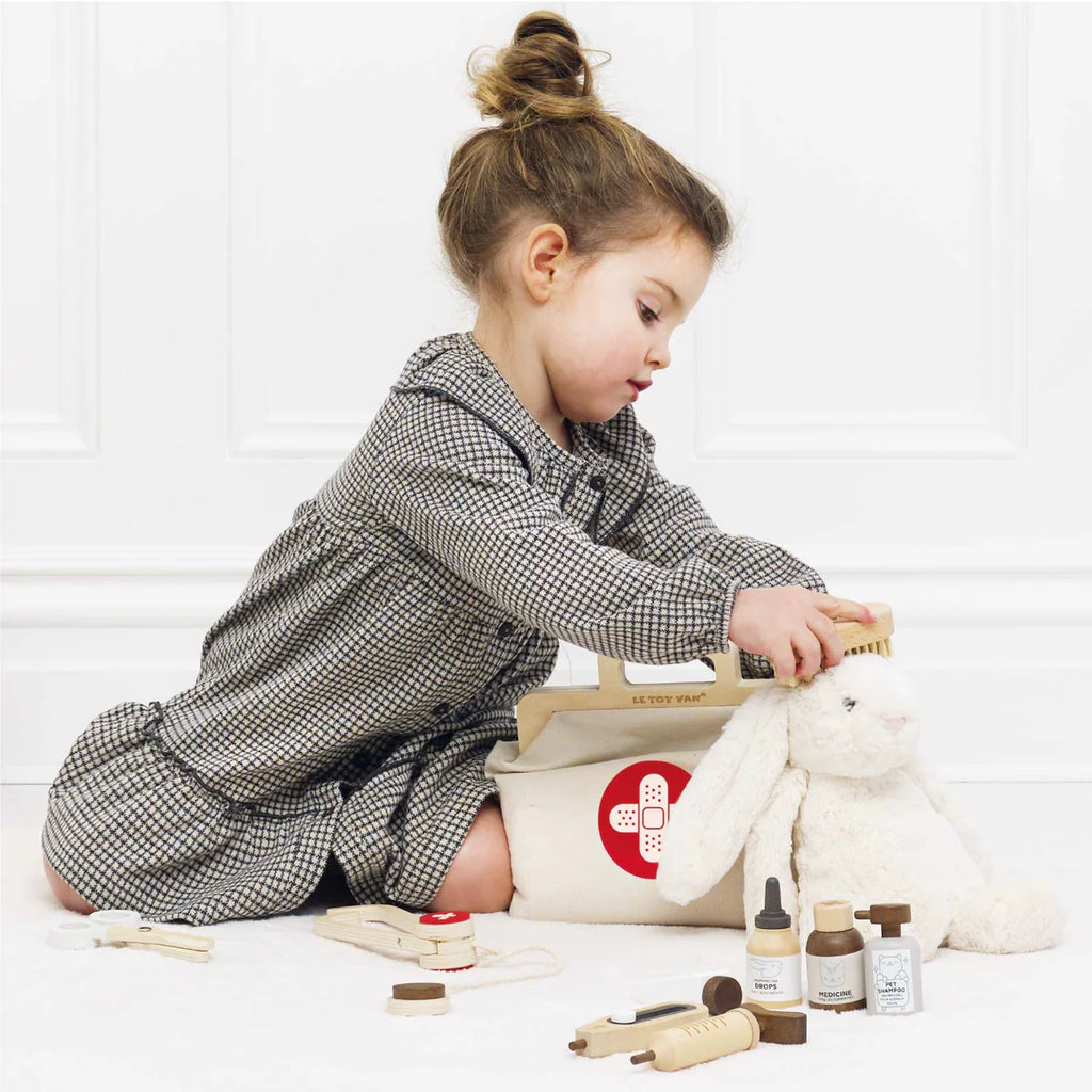Le Toy Van - Wooden Animal Vet Set