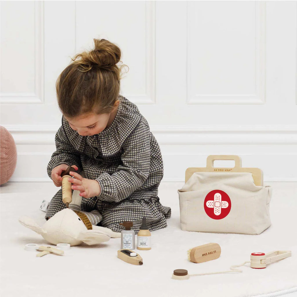 Le Toy Van - Wooden Animal Vet Set