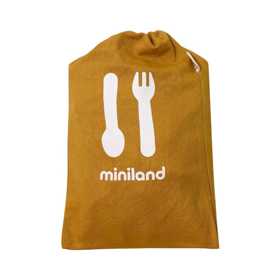 Set Di Abbigliamento Per Bambola Miniland 32 Cm – Ragazzo Dune, Colori Ocre, Bordeaux E Bianco (Mod. 31647)